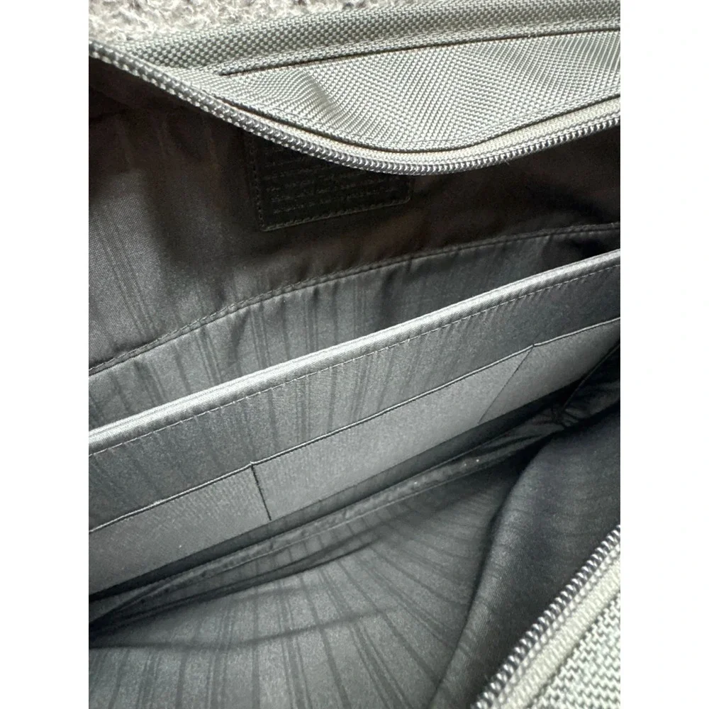 NWD Tumi Compact Large Screen Laptop‎ Brief Bag Black 13.5